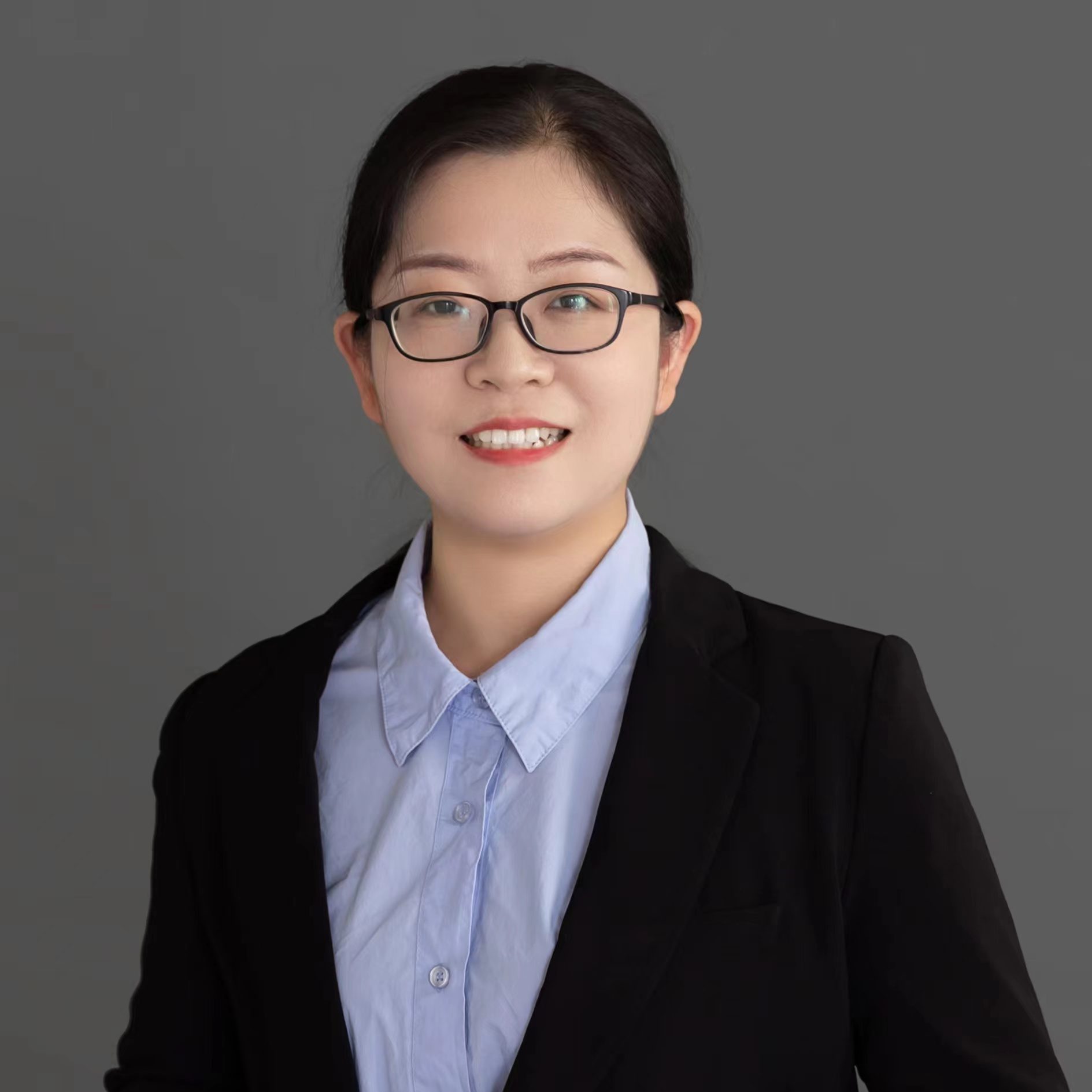 吕安主，执业律师